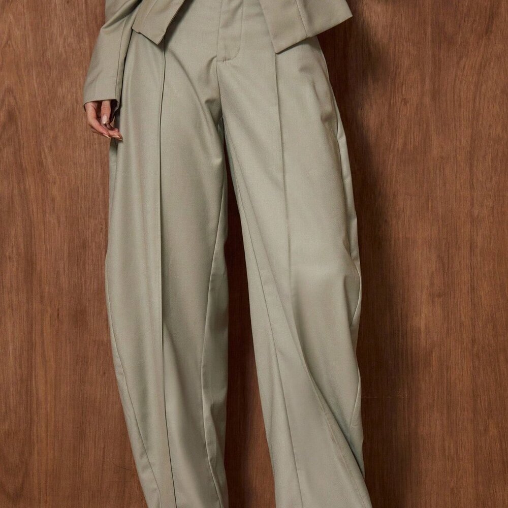 Grey Elegant Women's Pleated Trousers - Picture 3 of 5